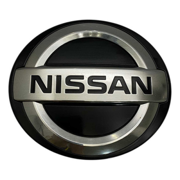 Emblema Grade Nissan Versa March 2017 Preto E Cinza